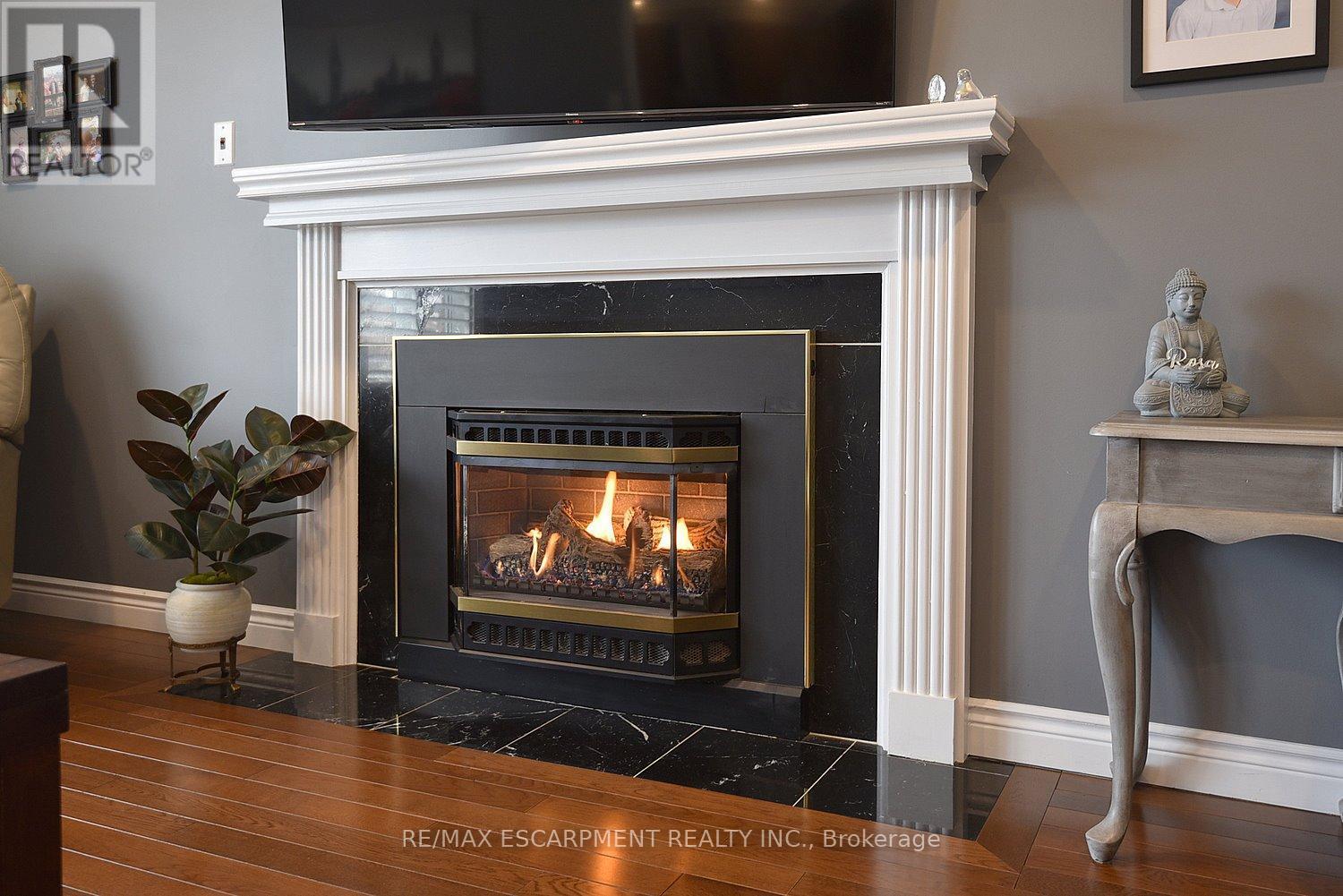 36 Tommar Place, Hamilton, ON - Indoor Photo Showing Living Room With Fireplace