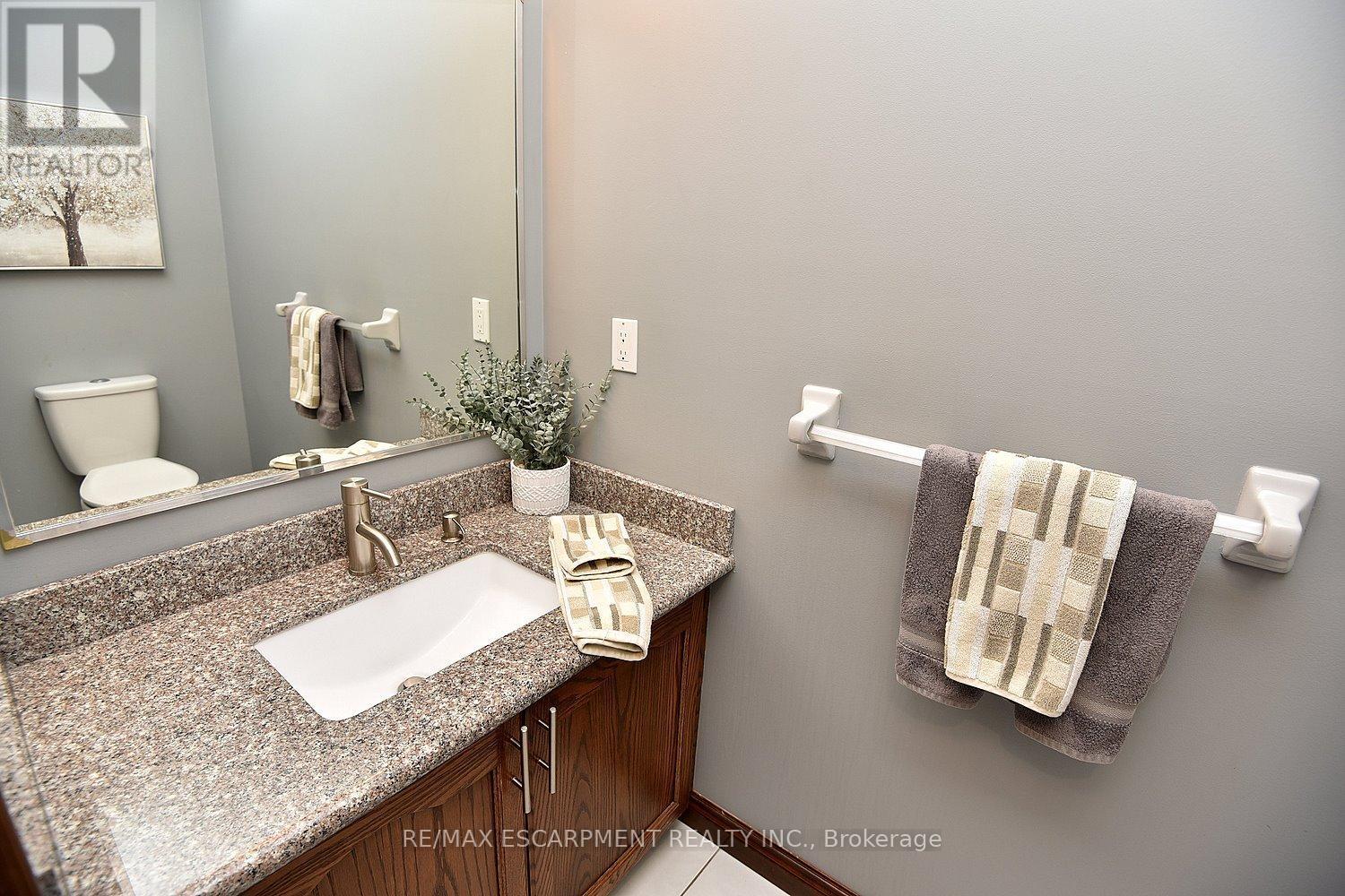 36 Tommar Place, Hamilton, ON - Indoor Photo Showing Bathroom