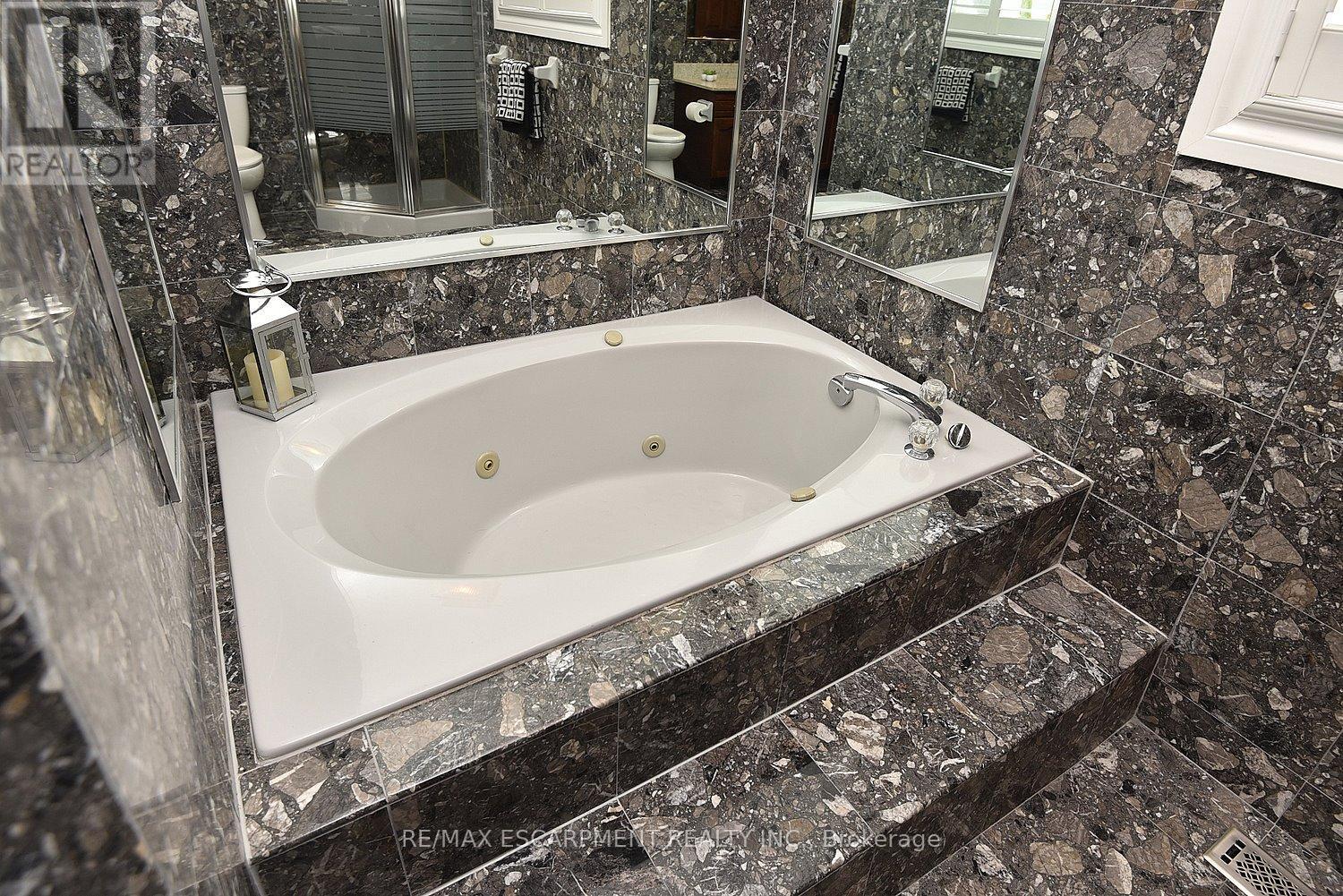 36 Tommar Place, Hamilton, ON - Indoor Photo Showing Bathroom