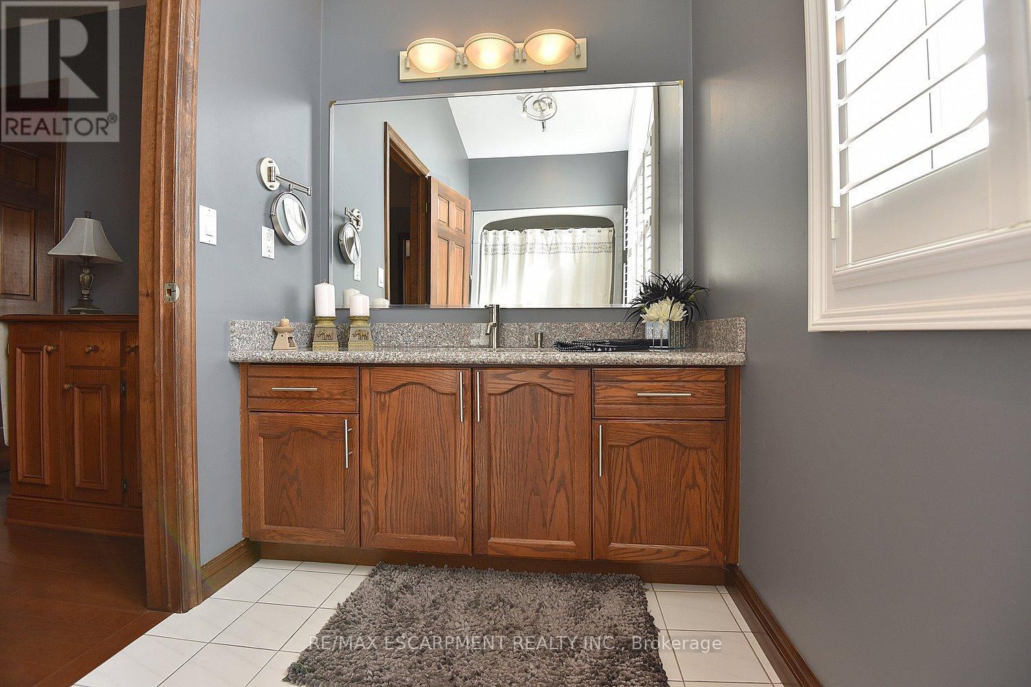 36 Tommar Place, Hamilton, ON - Indoor Photo Showing Bathroom