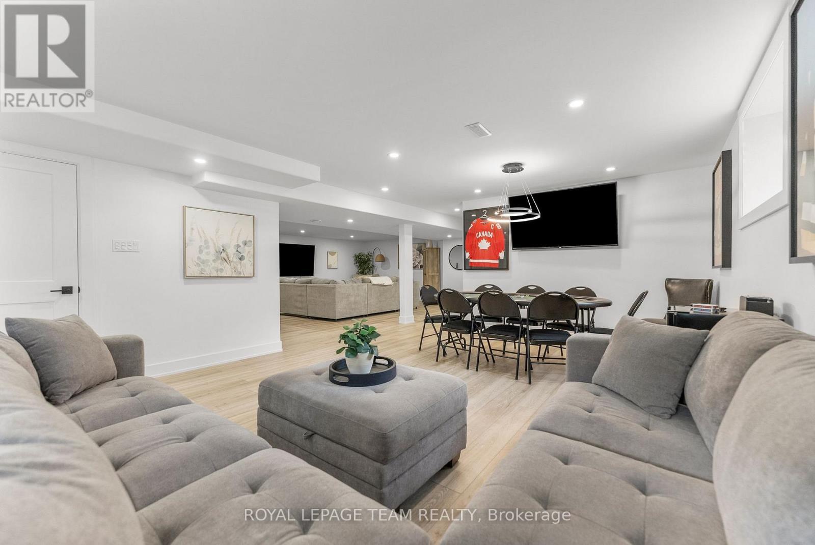 108 Royal Troon Lane, Ottawa, ON - Indoor Photo Showing Living Room
