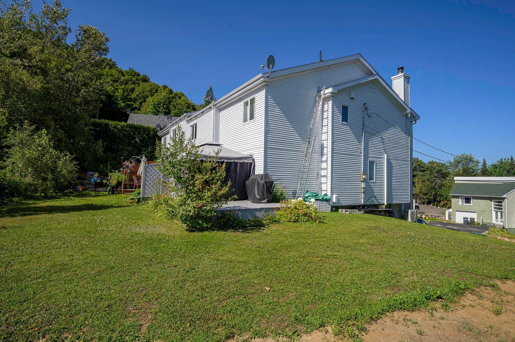 Back of Structure - 722 Rue Du Muguet, Sainte-Agathe-Des-Monts, QC - Outdoor
