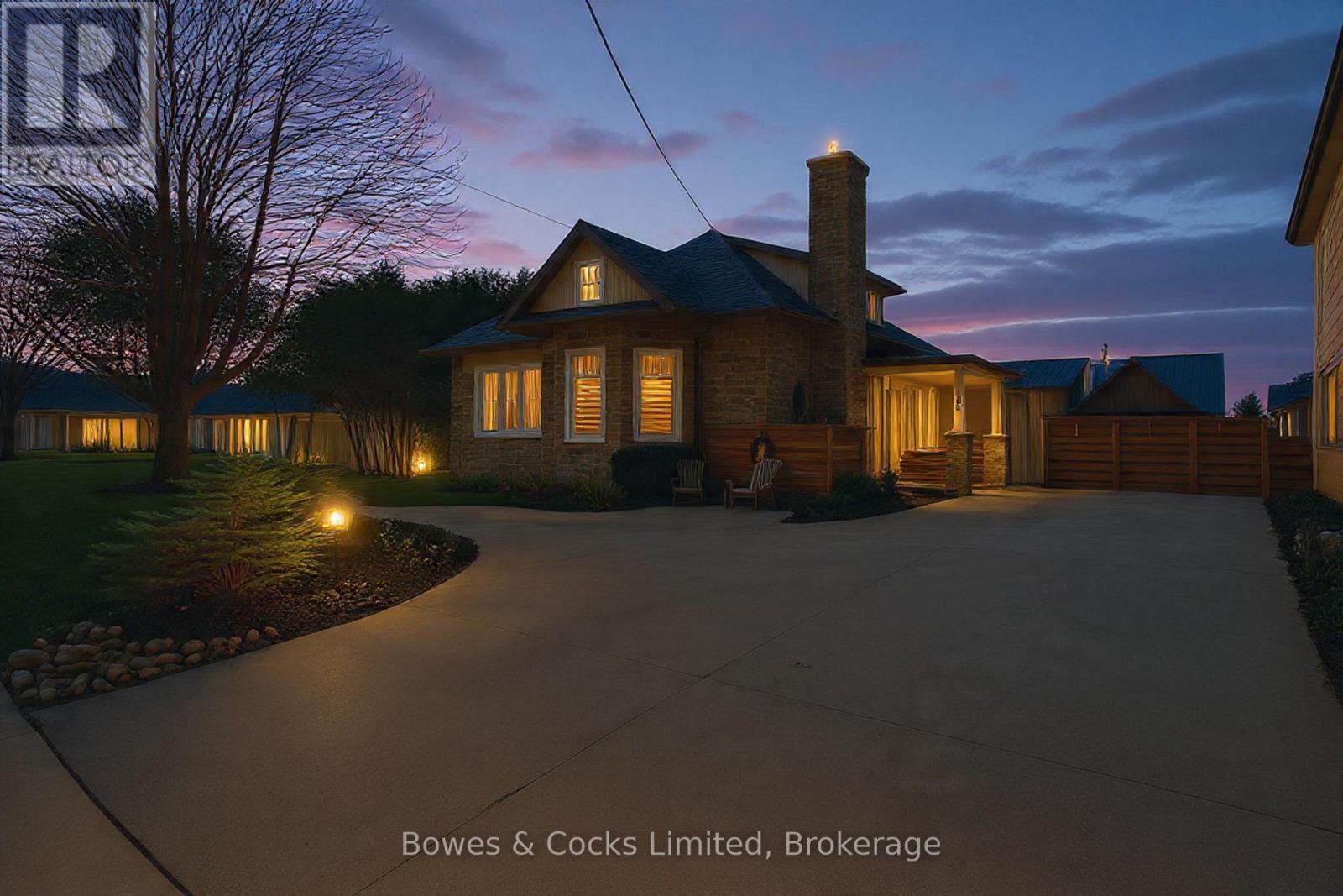 82 Queen Street, Selwyn, ON - Outdoor