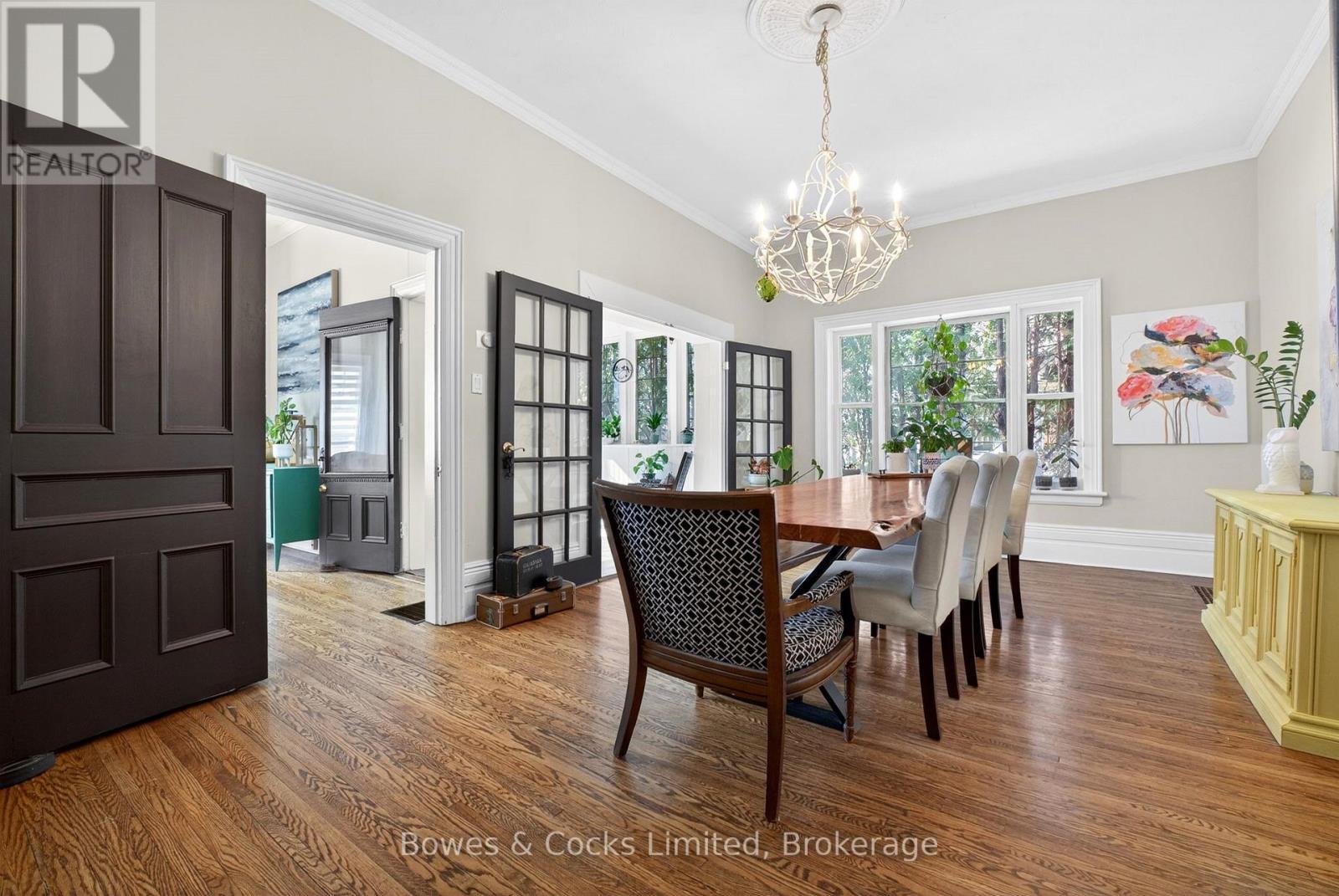 82 Queen Street, Selwyn, ON - Indoor Photo Showing Dining Room