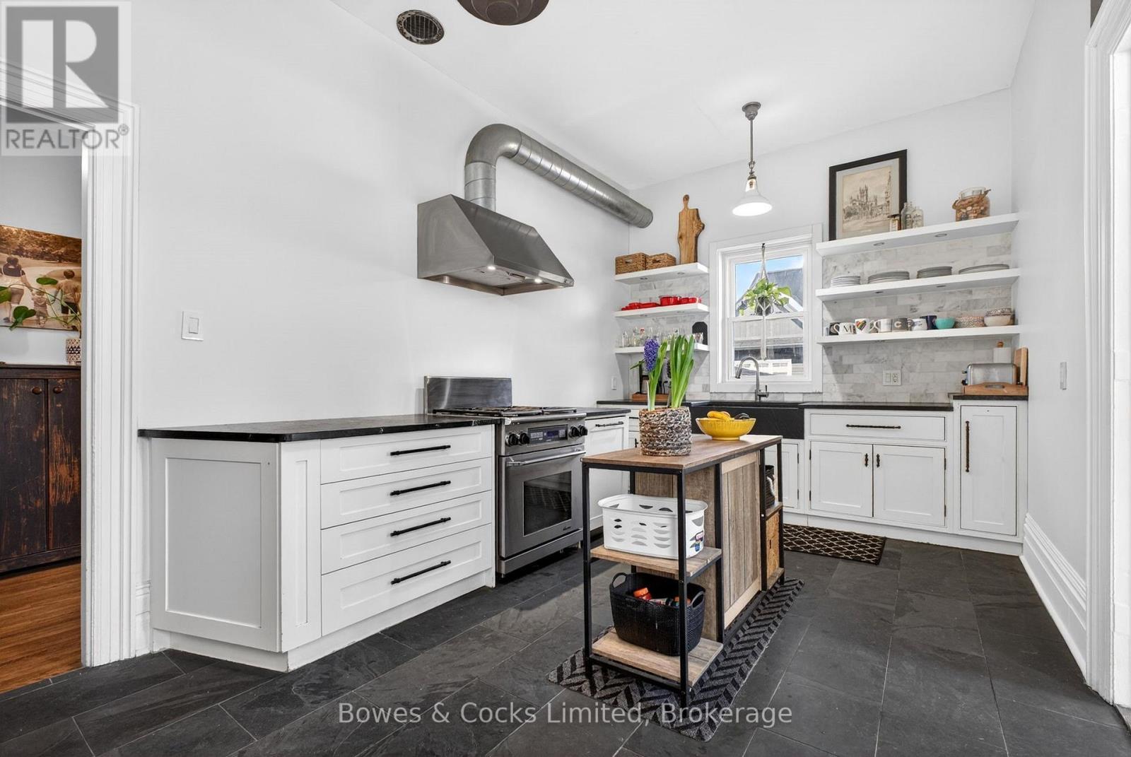 82 Queen Street, Selwyn, ON - Indoor Photo Showing Kitchen