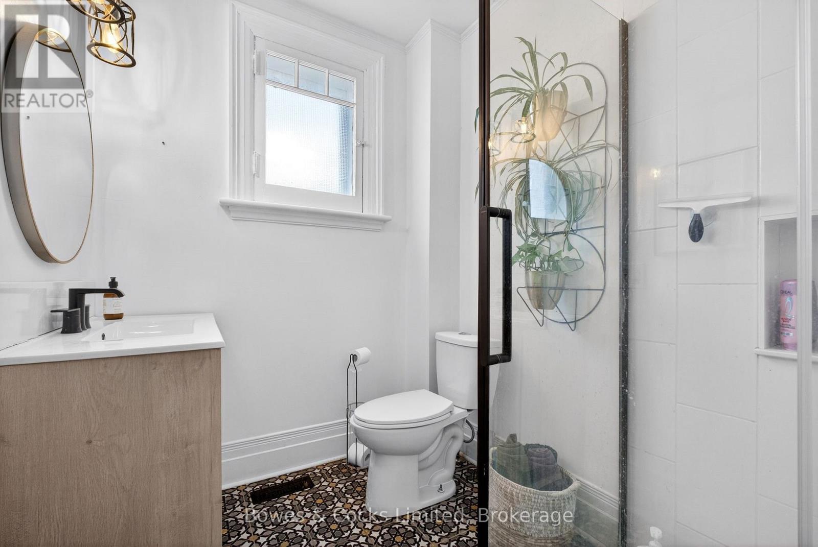 82 Queen Street, Selwyn, ON - Indoor Photo Showing Bathroom