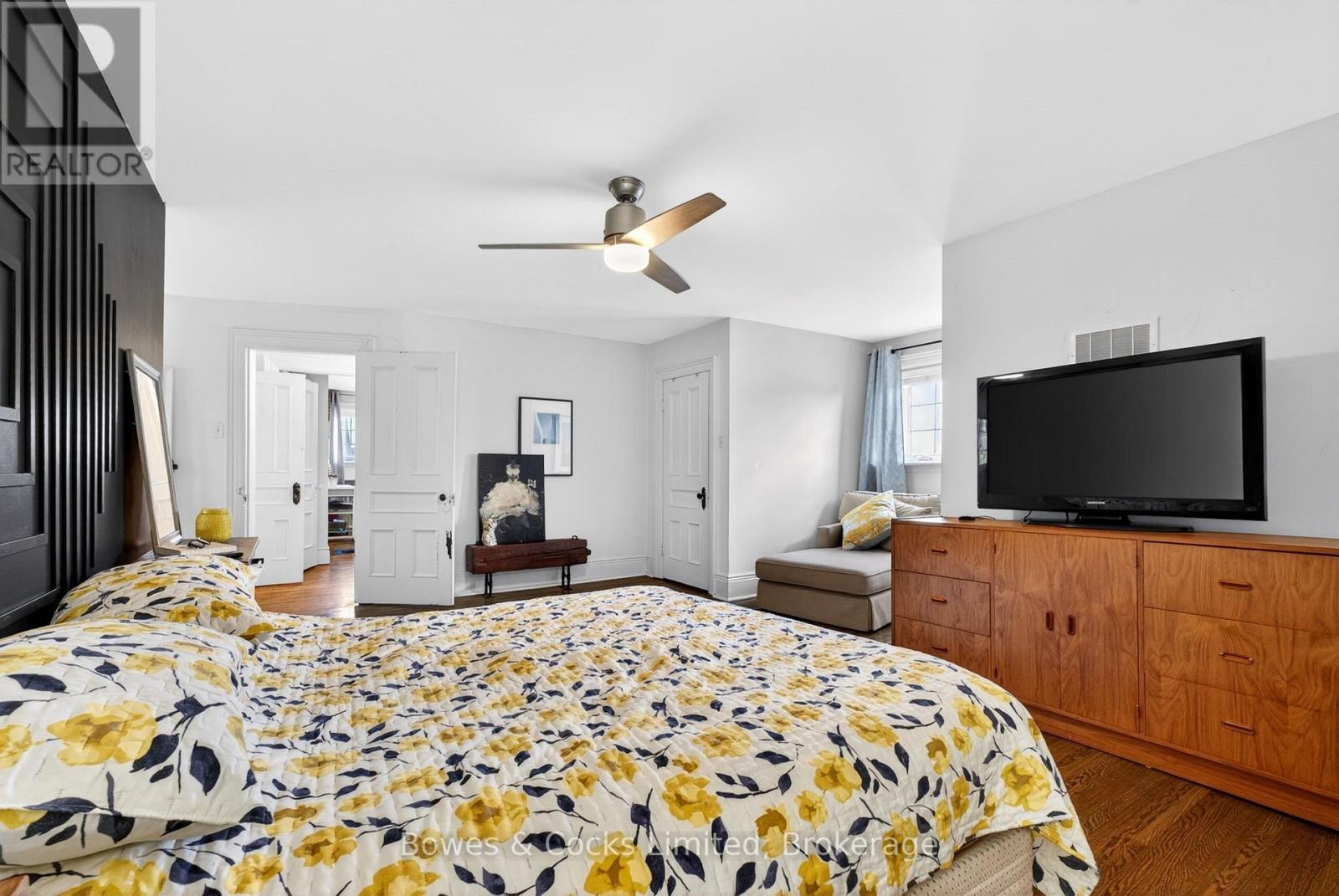 82 Queen Street, Selwyn, ON - Indoor Photo Showing Bedroom