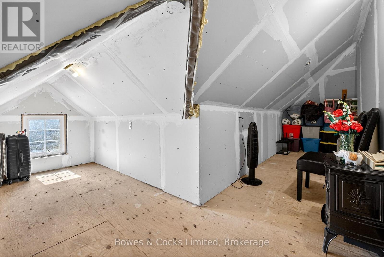 82 Queen Street, Selwyn, ON - Indoor