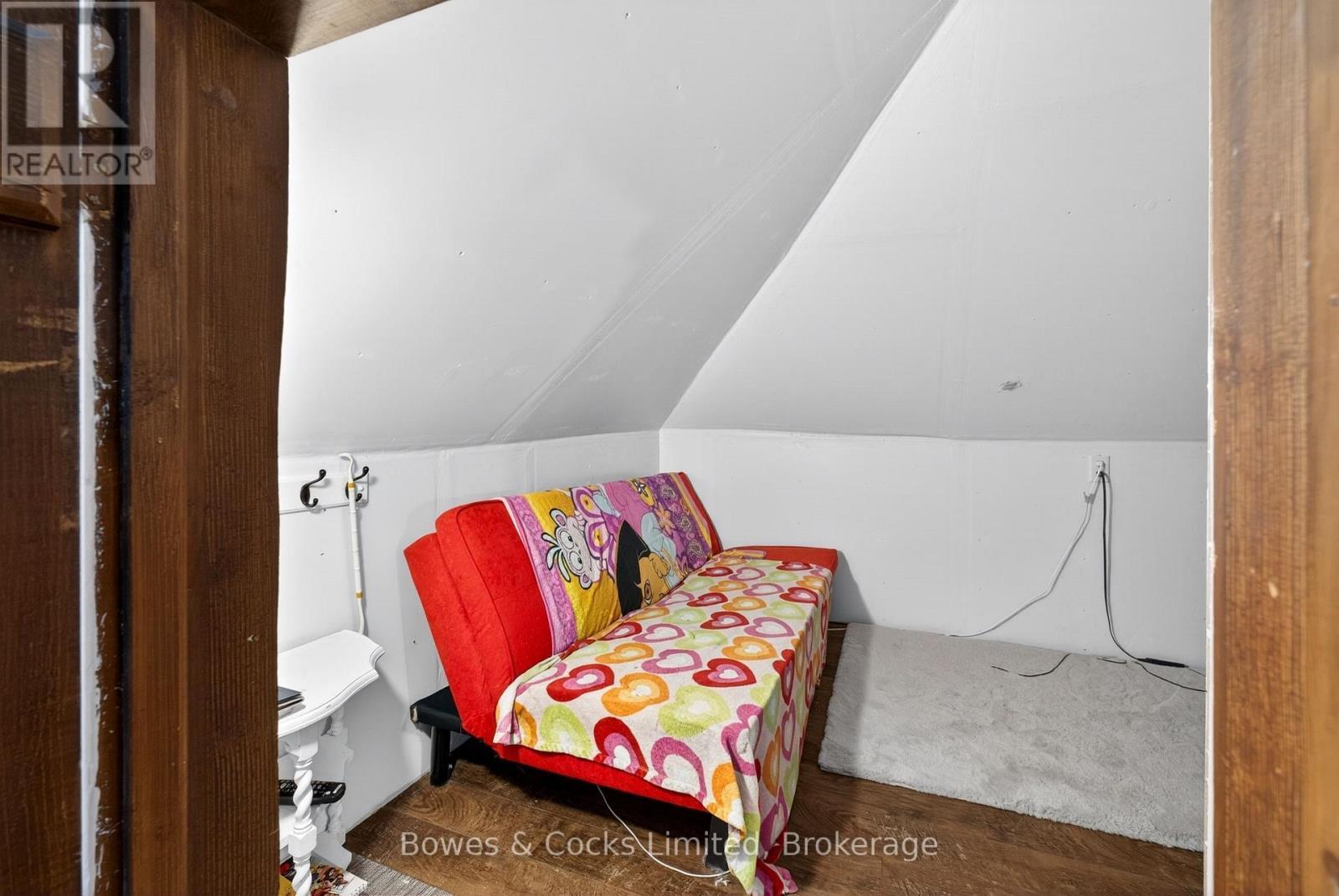 82 Queen Street, Selwyn, ON - Indoor
