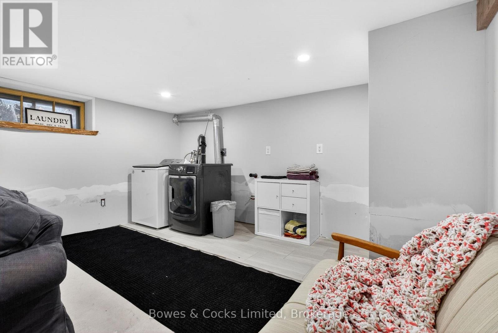 82 Queen Street, Selwyn, ON - Indoor