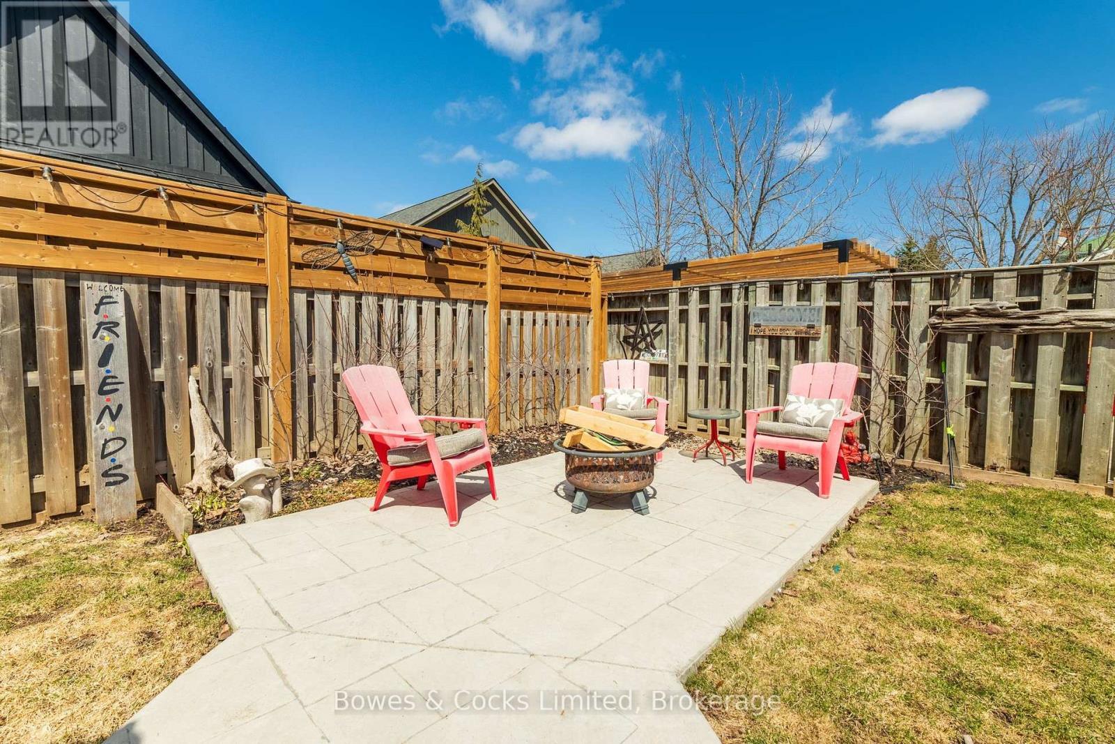 82 Queen Street, Selwyn, ON - Outdoor