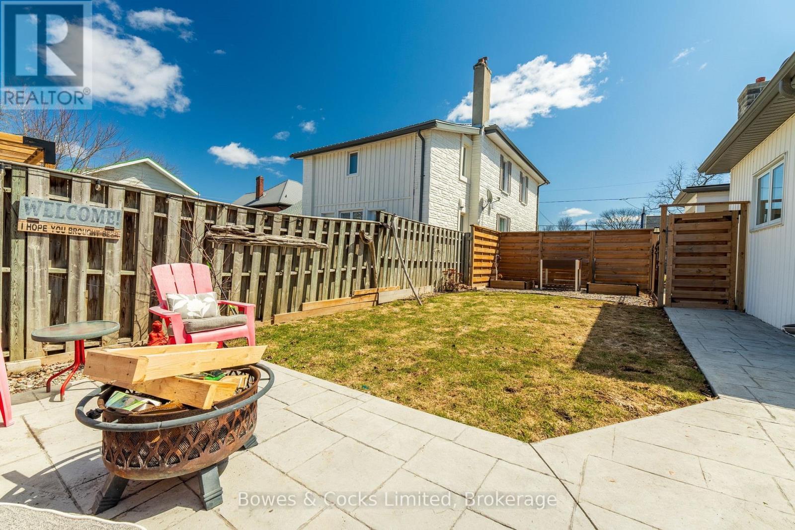 82 Queen Street, Selwyn, ON - Outdoor