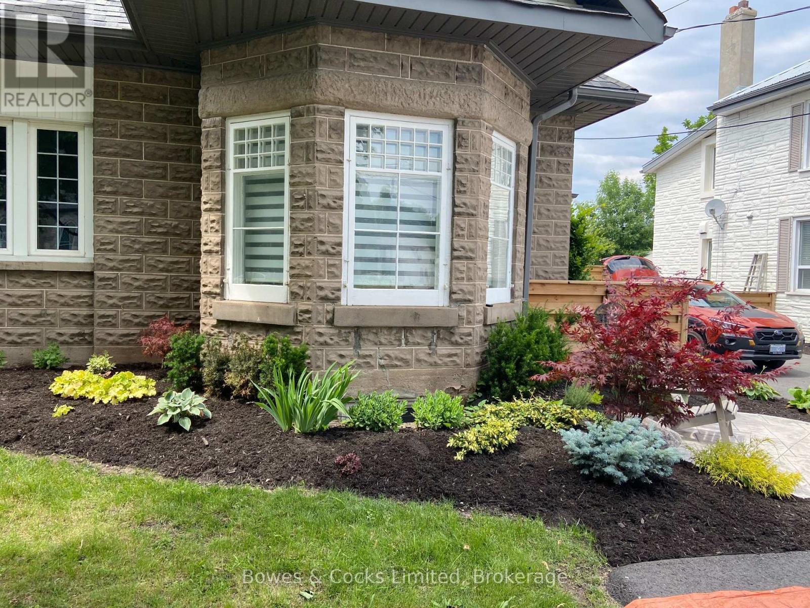 82 Queen Street, Selwyn, ON - Outdoor