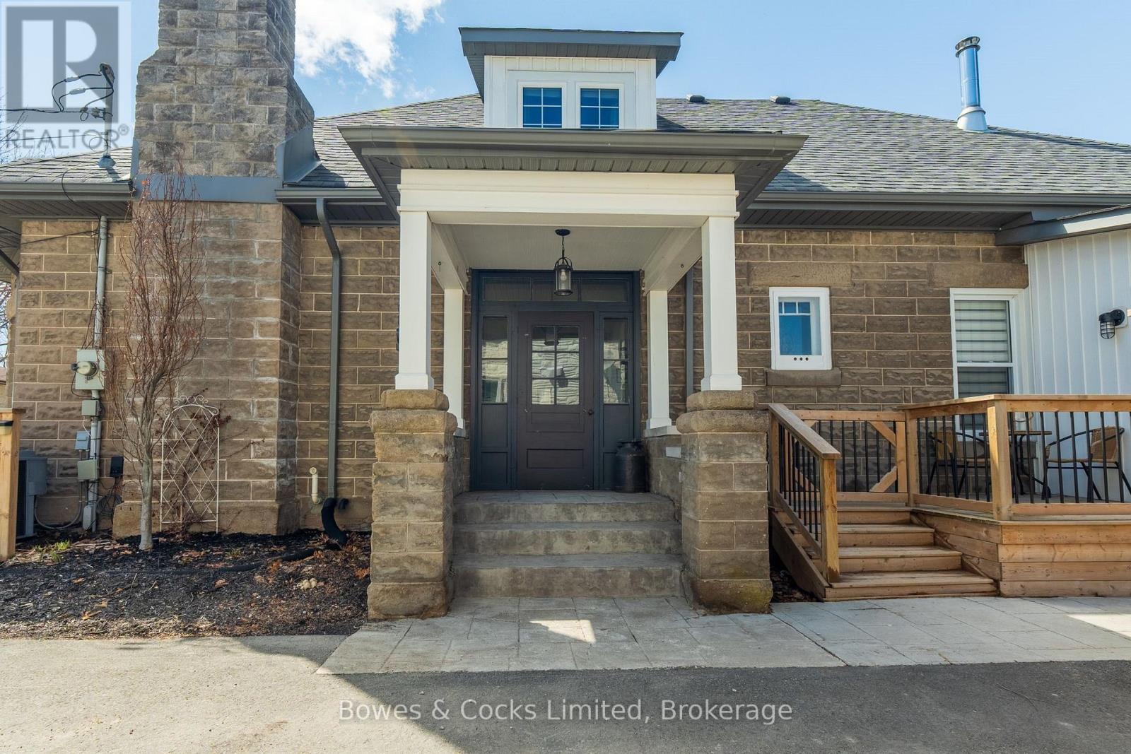 82 Queen Street, Selwyn, ON - Outdoor