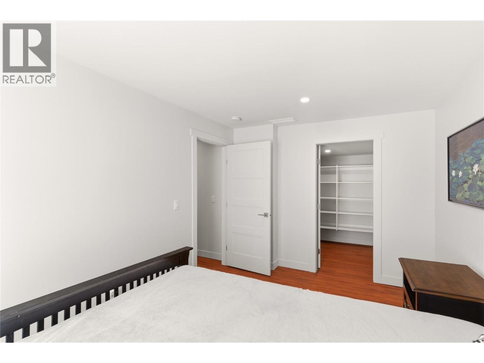 2090 Bennett Road, Kelowna, BC - Indoor Photo Showing Bedroom