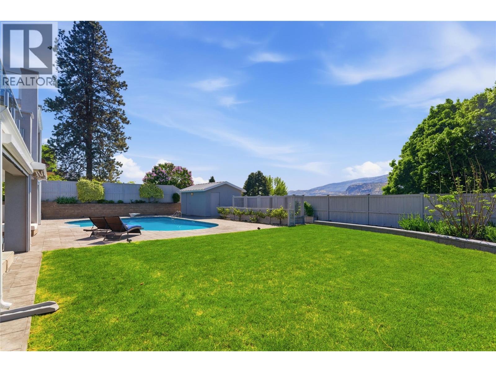 2090 Bennett Road, Kelowna, BC - Outdoor With In Ground Pool With Backyard