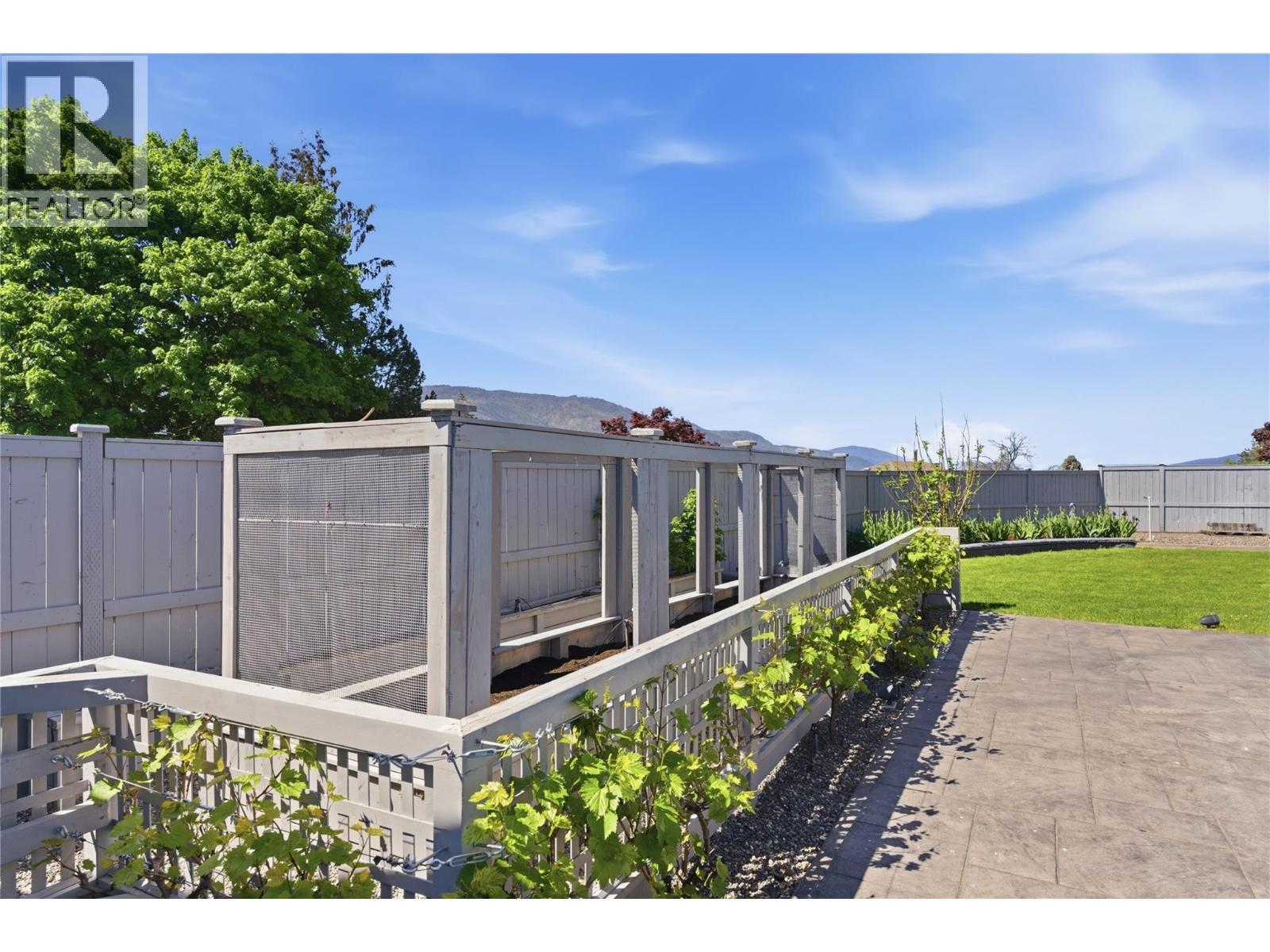 2090 Bennett Road, Kelowna, BC - Outdoor