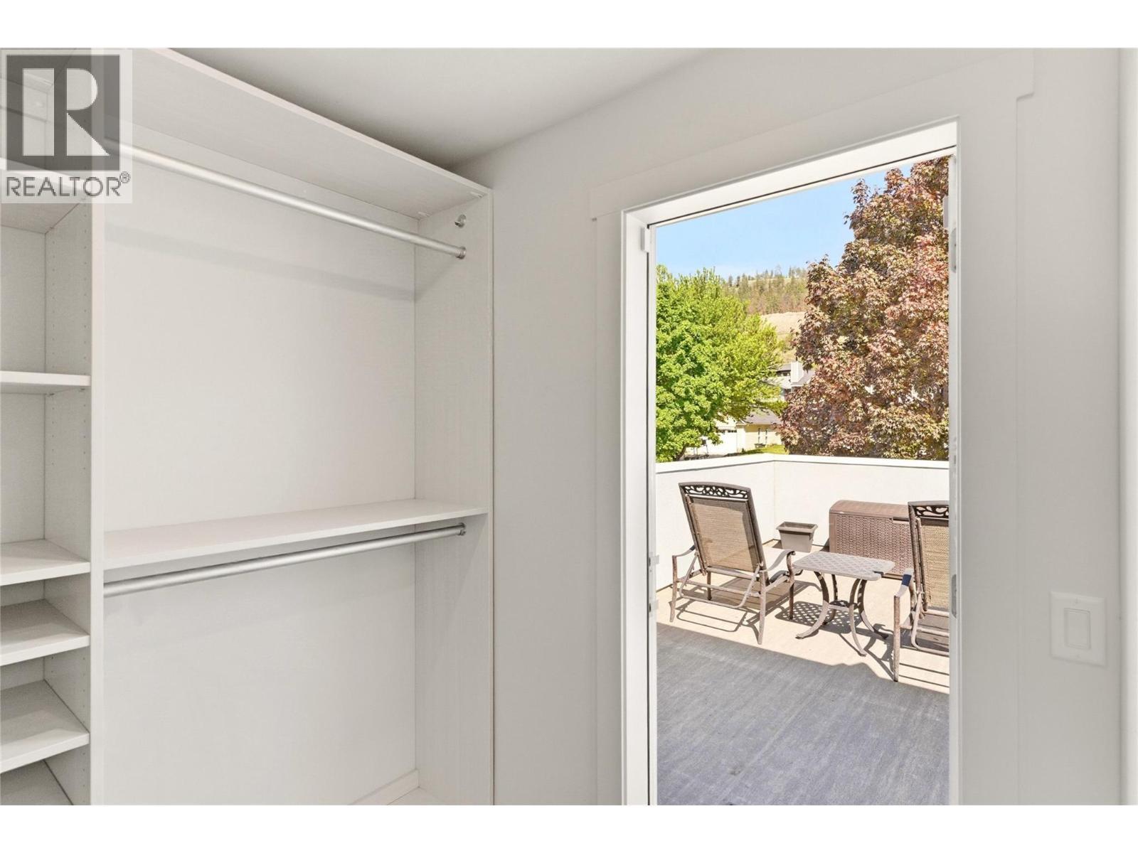 2090 Bennett Road, Kelowna, BC - Indoor