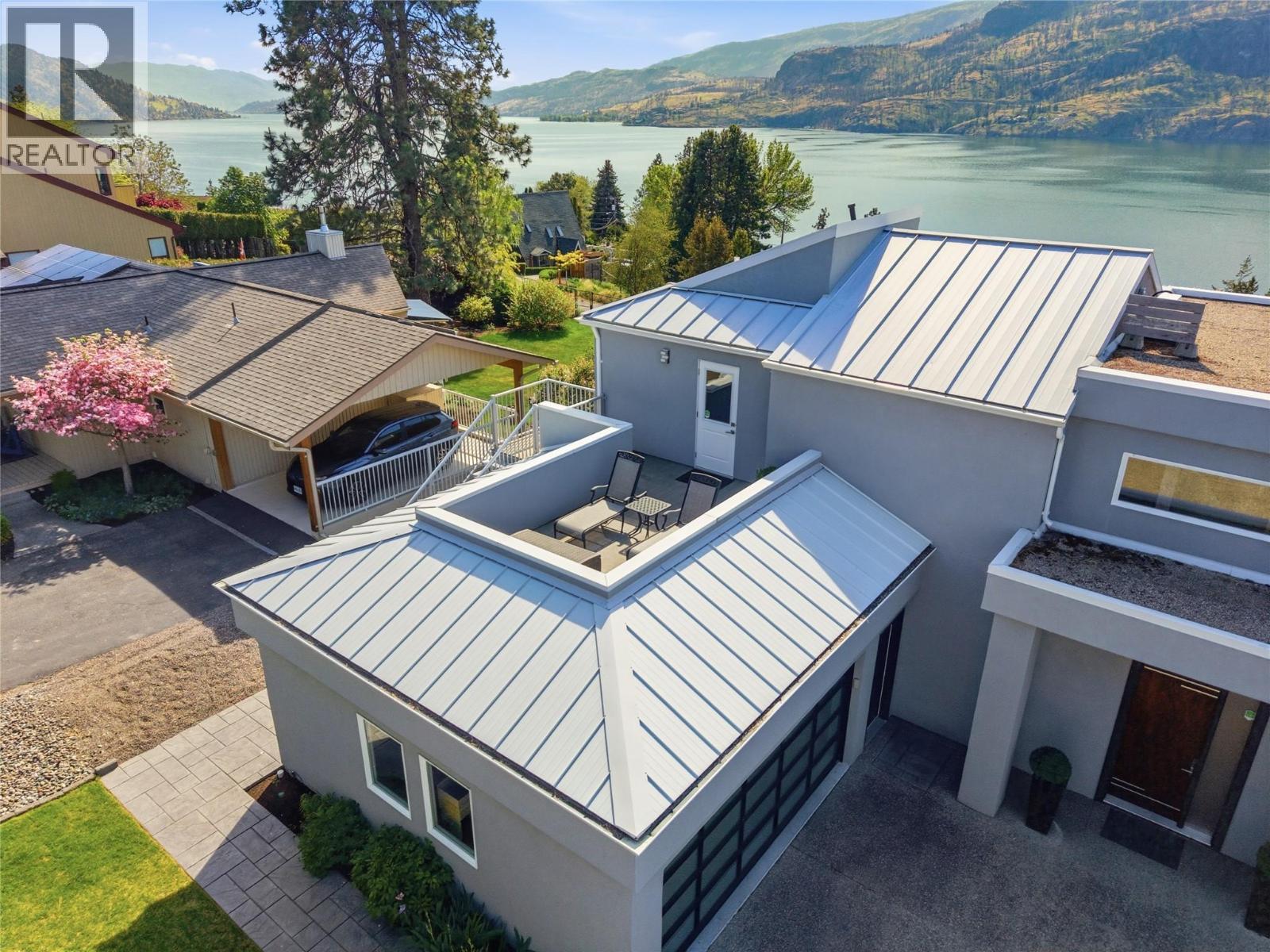 2090 Bennett Road, Kelowna, BC - Outdoor With Body Of Water