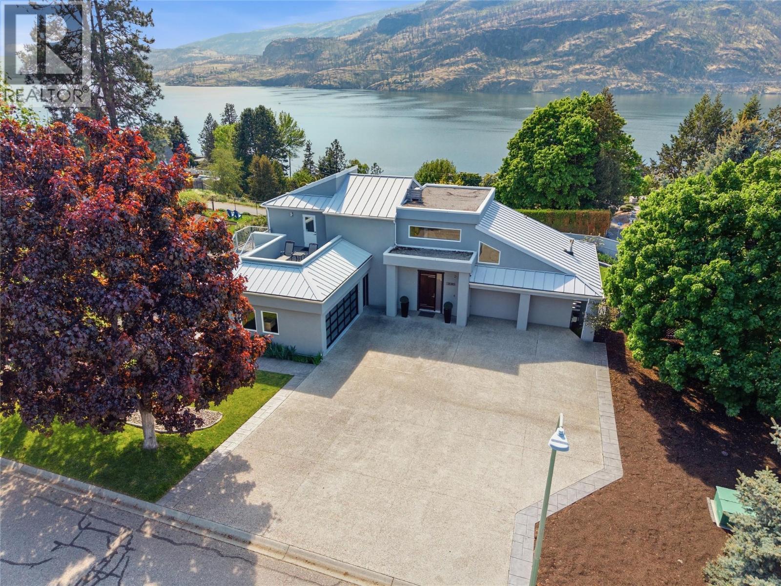 Backyard oasis with a separate pool shed to store equipment - 2090 Bennett Road, Kelowna, BC - Outdoor With In Ground Pool