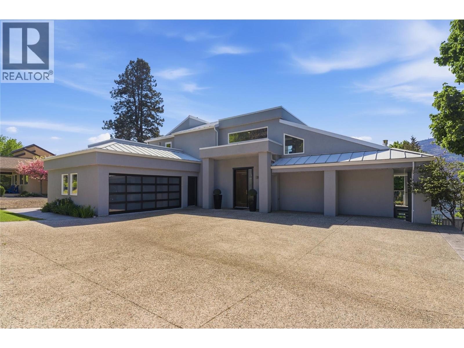 Oversized driveway to store cars, boats and trailers - 2090 Bennett Road, Kelowna, BC - Outdoor