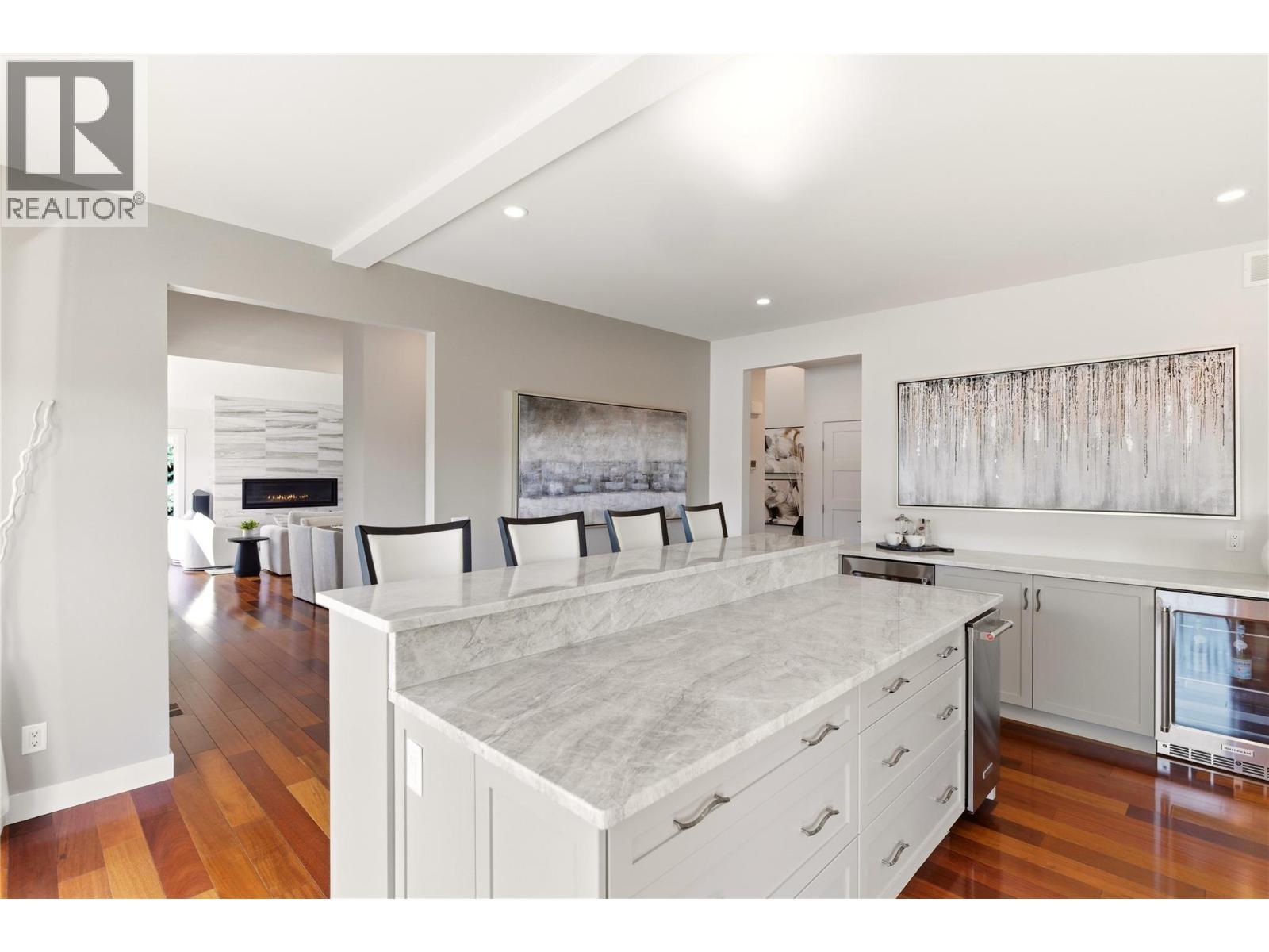2090 Bennett Road, Kelowna, BC - Indoor Photo Showing Kitchen