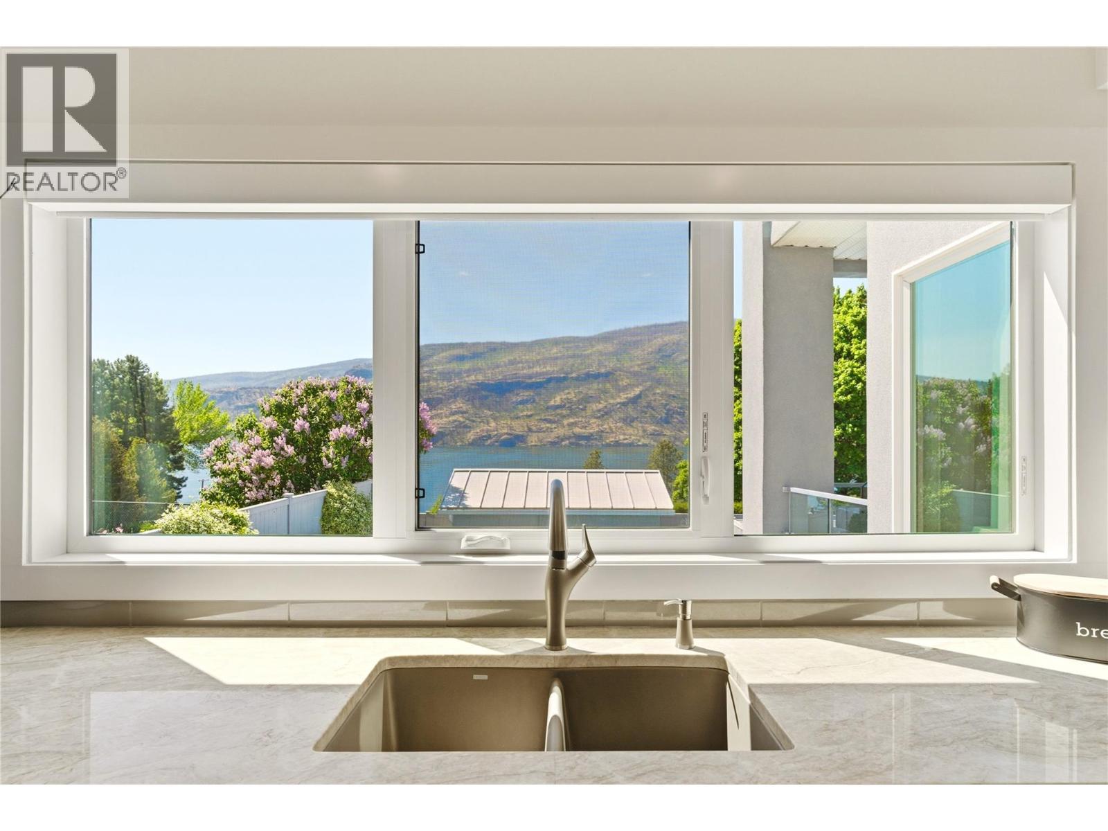 2090 Bennett Road, Kelowna, BC - Indoor Photo Showing Kitchen With Double Sink