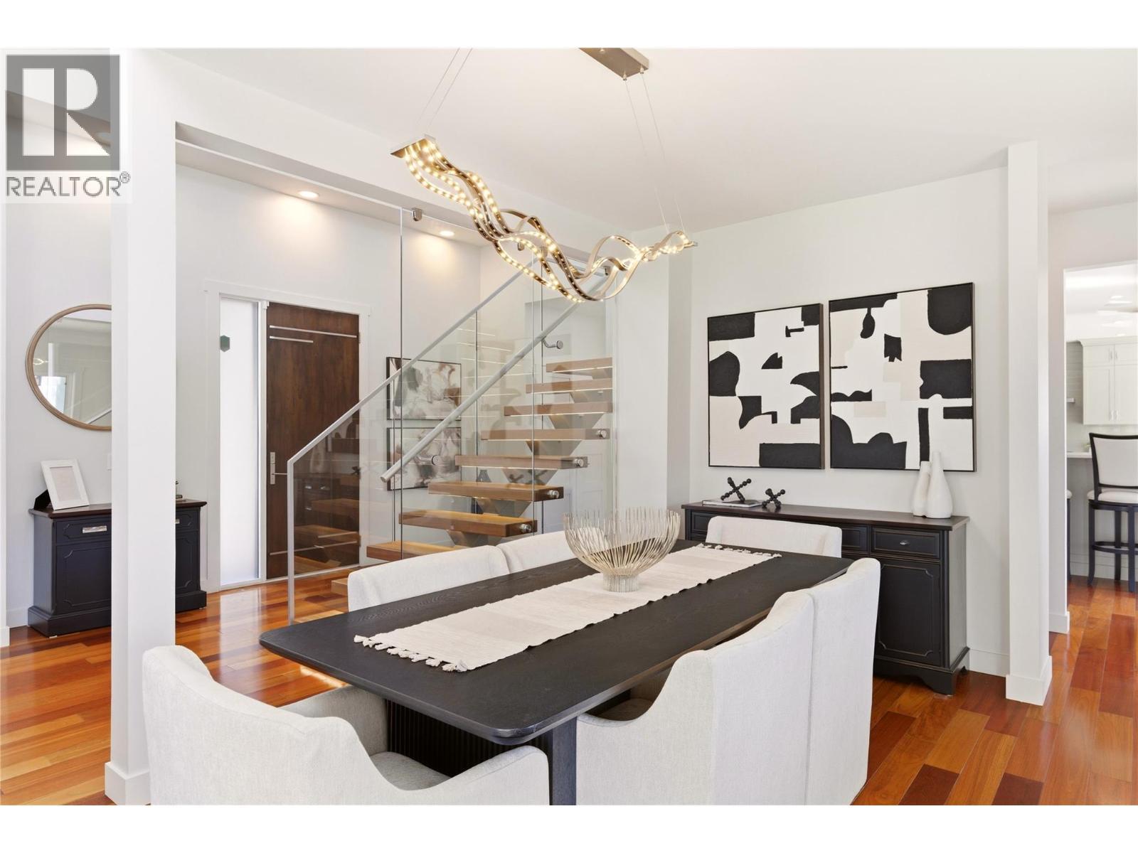 Beautifully updated with a modern elegant touch - 2090 Bennett Road, Kelowna, BC - Indoor