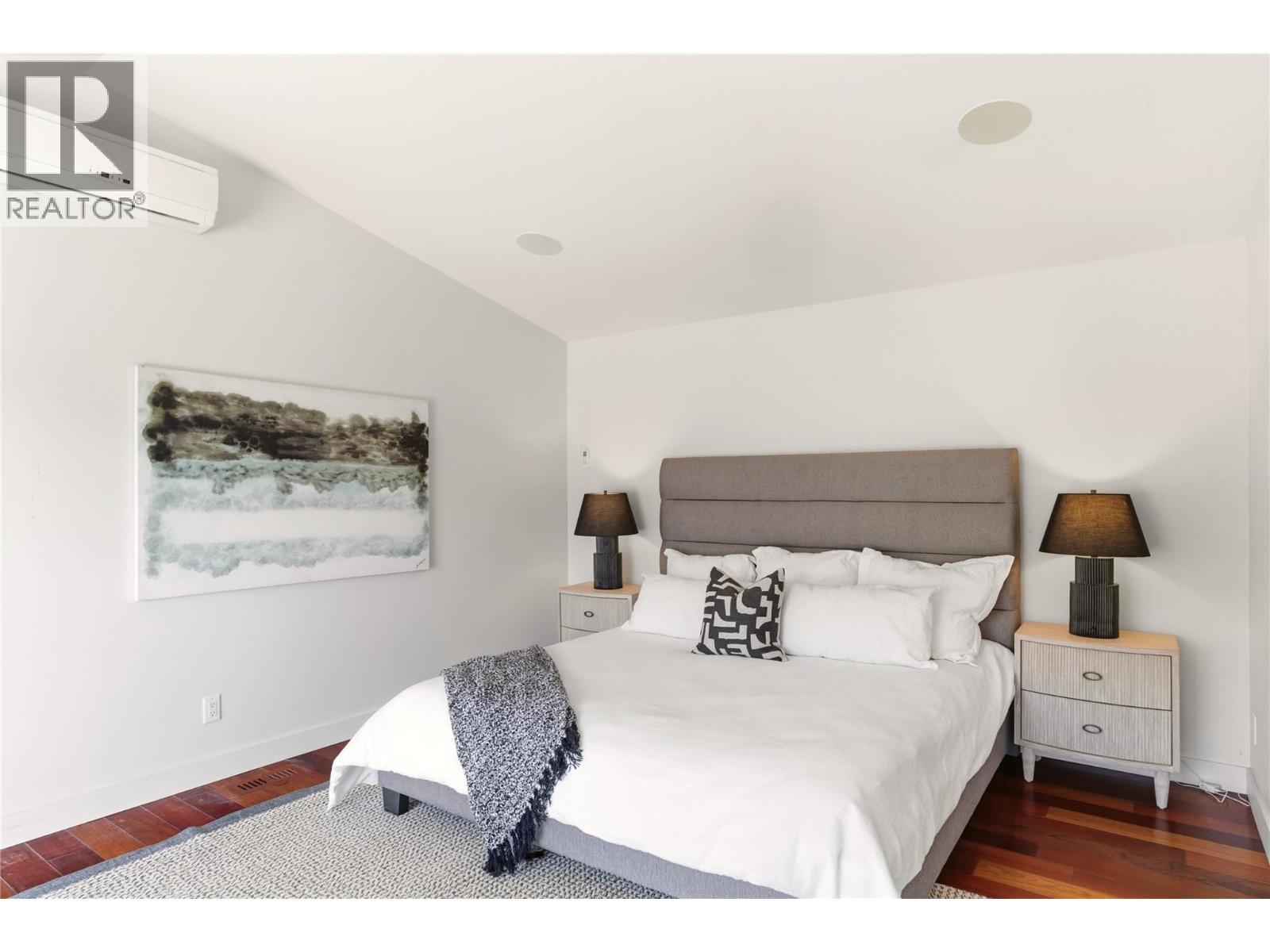 2090 Bennett Road, Kelowna, BC - Indoor Photo Showing Bedroom