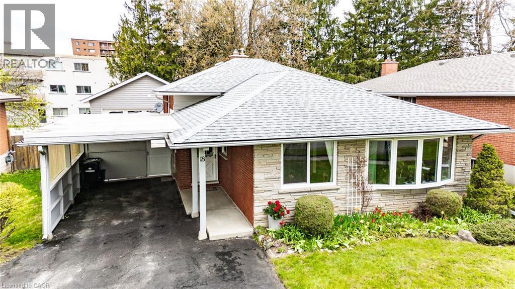 18 Queenston Crescent, Kitchener, ON - Outdoor