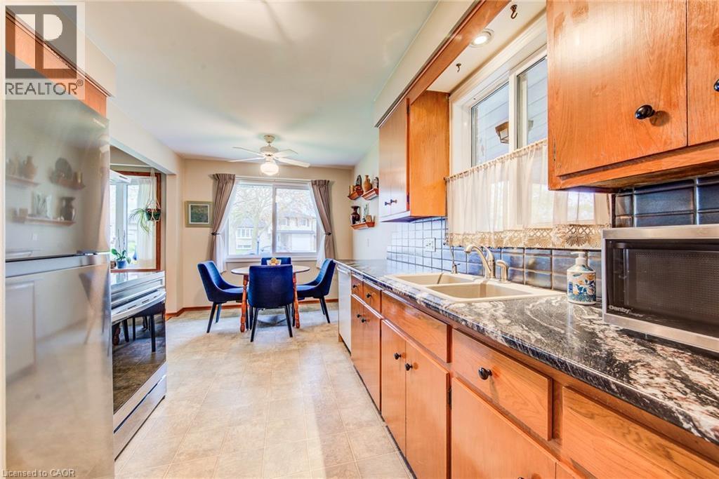 18 Queenston Crescent, Kitchener, ON - Indoor Photo Showing Kitchen With Double Sink