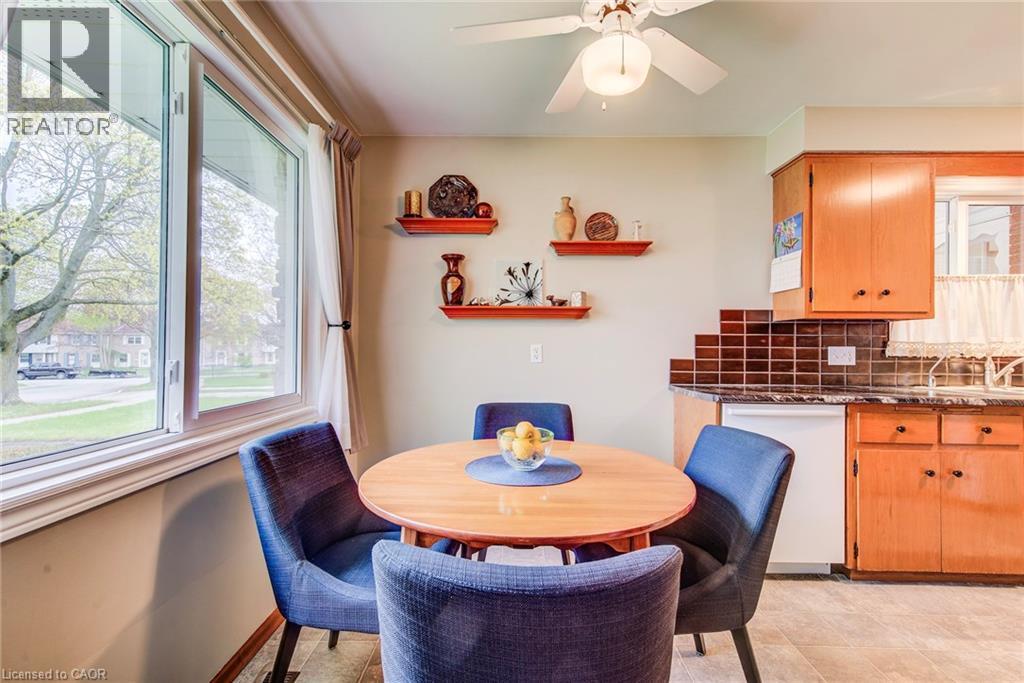 18 Queenston Crescent, Kitchener, ON - Indoor Photo Showing Dining Room