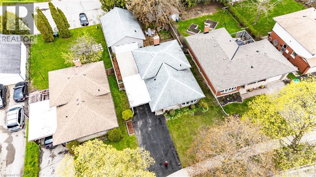 18 Queenston Crescent, Kitchener, ON - Outdoor