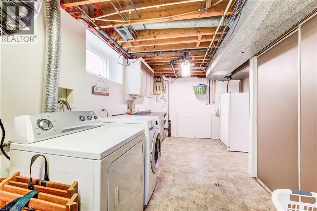 18 Queenston Crescent, Kitchener, ON - Indoor Photo Showing Laundry Room