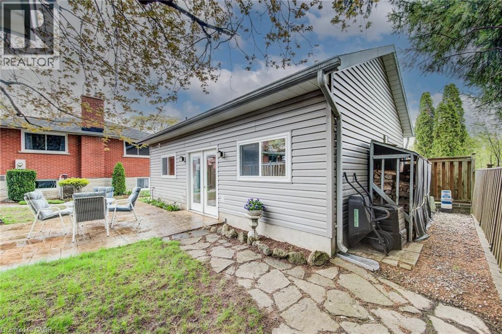 18 Queenston Crescent, Kitchener, ON - Outdoor