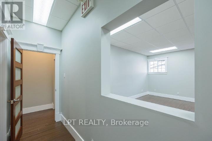 Front hall - 215 Wellington Street, London East (East K), ON