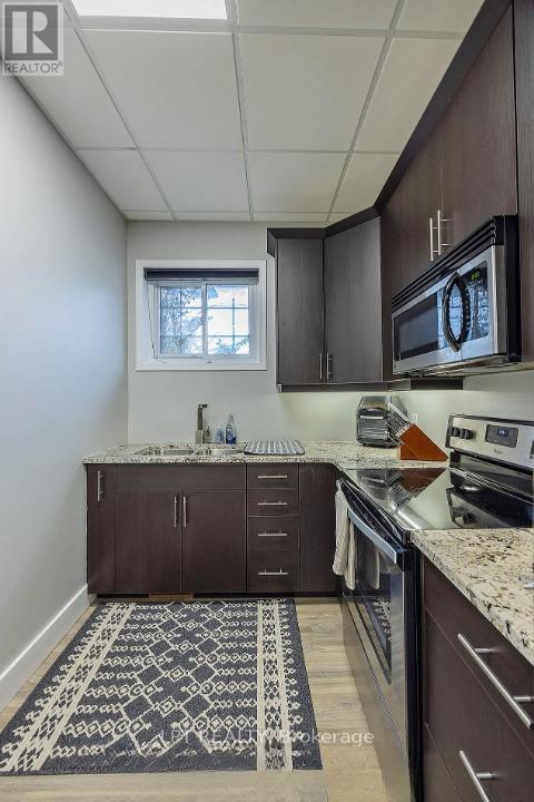 Kitchen - 215 Wellington Street, London East (East K), ON
