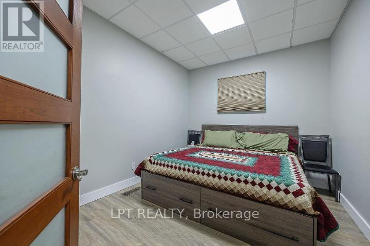 Bedroom/flex space - 215 Wellington Street, London East (East K), ON