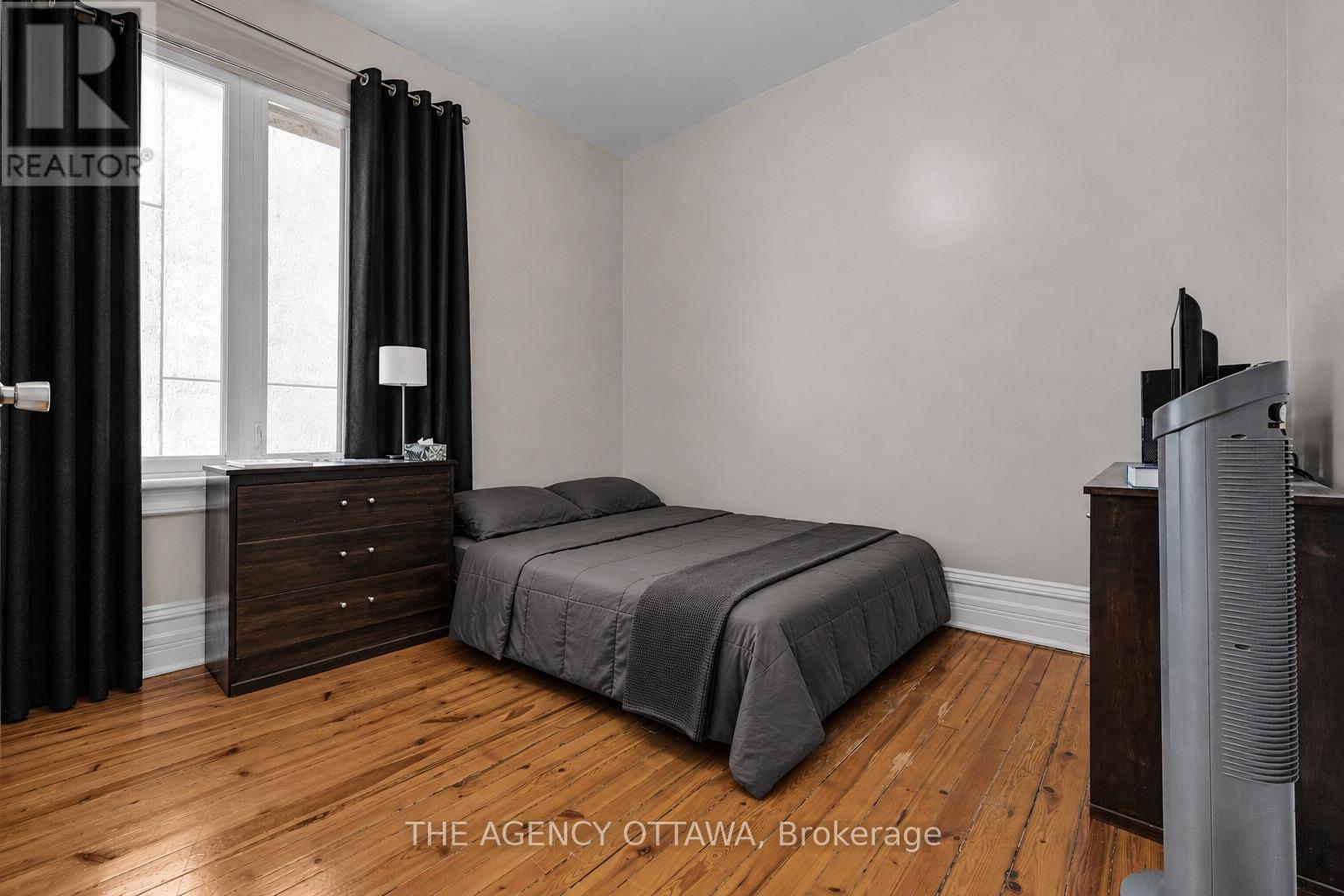 Bedroom #1 - Main Level Unit - 57 Lees Avenue, Ottawa, ON - Indoor Photo Showing Bedroom