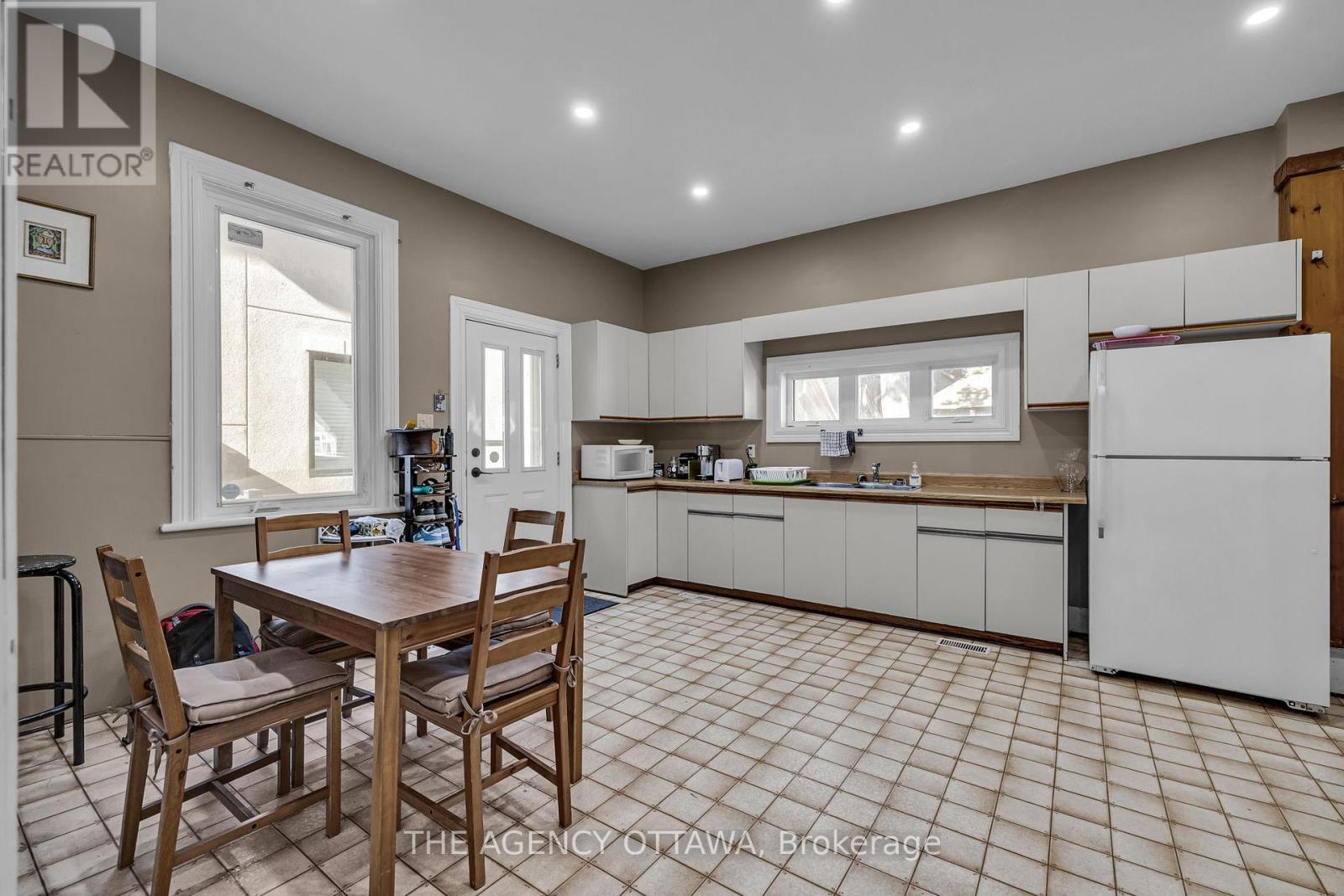 Kitchen #1 - Main Level Unit - 57 Lees Avenue, Ottawa, ON - Indoor