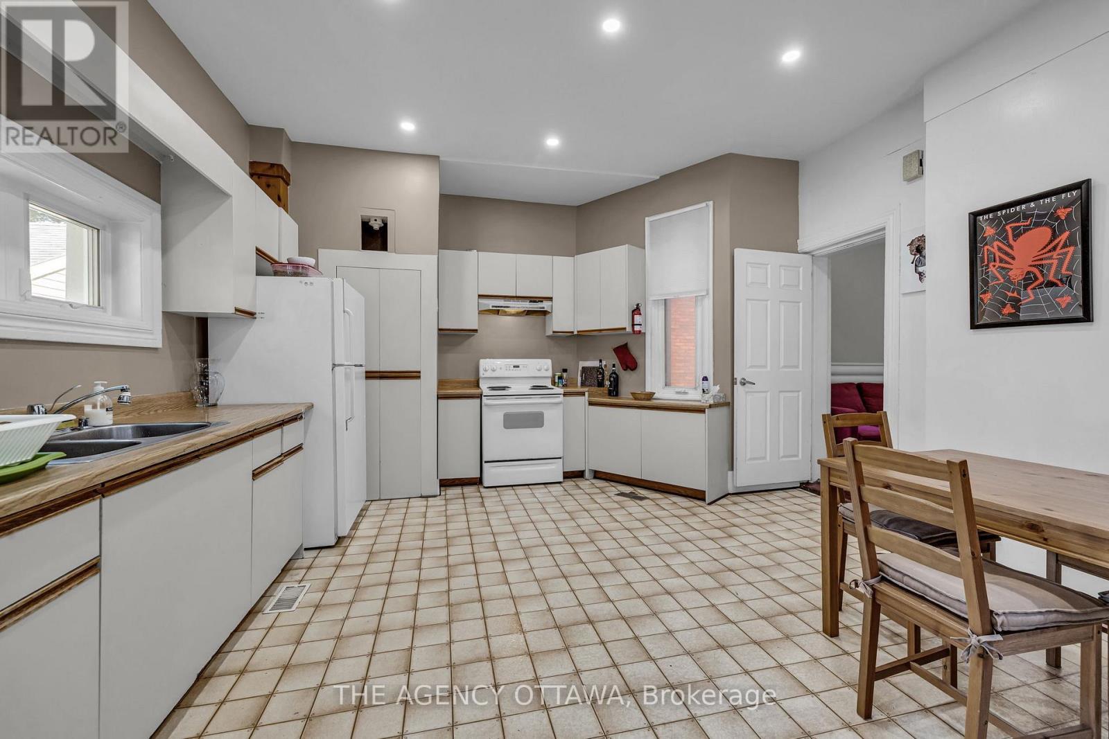 Kitchen #1 - Main Level Unit - 57 Lees Avenue, Ottawa, ON - Indoor Photo Showing Kitchen With Double Sink