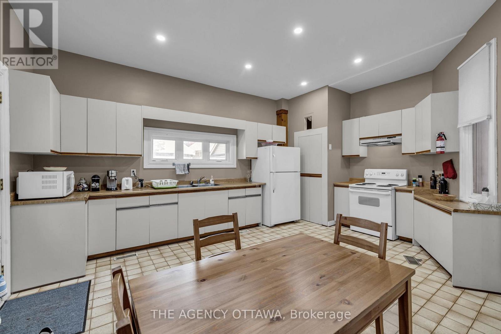 Kitchen #1 - Main Level Unit - 57 Lees Avenue, Ottawa, ON - Indoor Photo Showing Kitchen