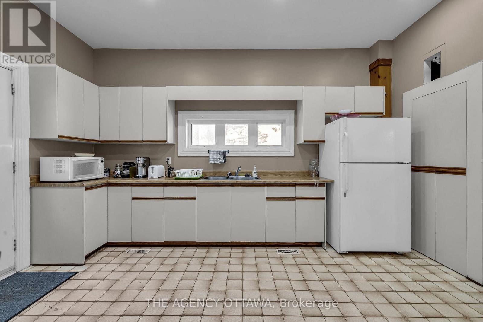 Kitchen #1 - Main Level Unit - 57 Lees Avenue, Ottawa, ON - Indoor Photo Showing Kitchen