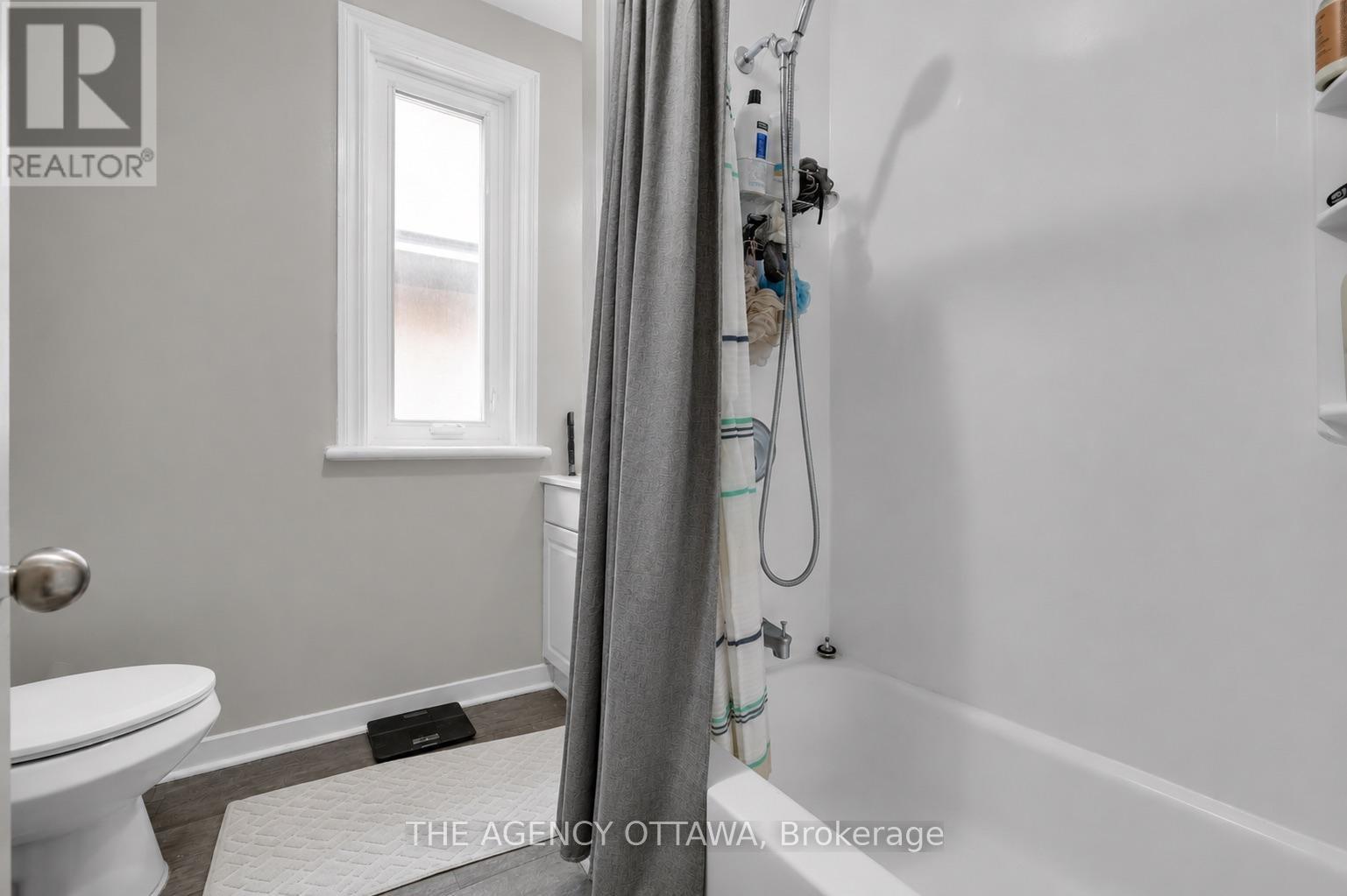 Second Floor Bathroom (Unit #2) - 57 Lees Avenue, Ottawa, ON - Indoor Photo Showing Bathroom