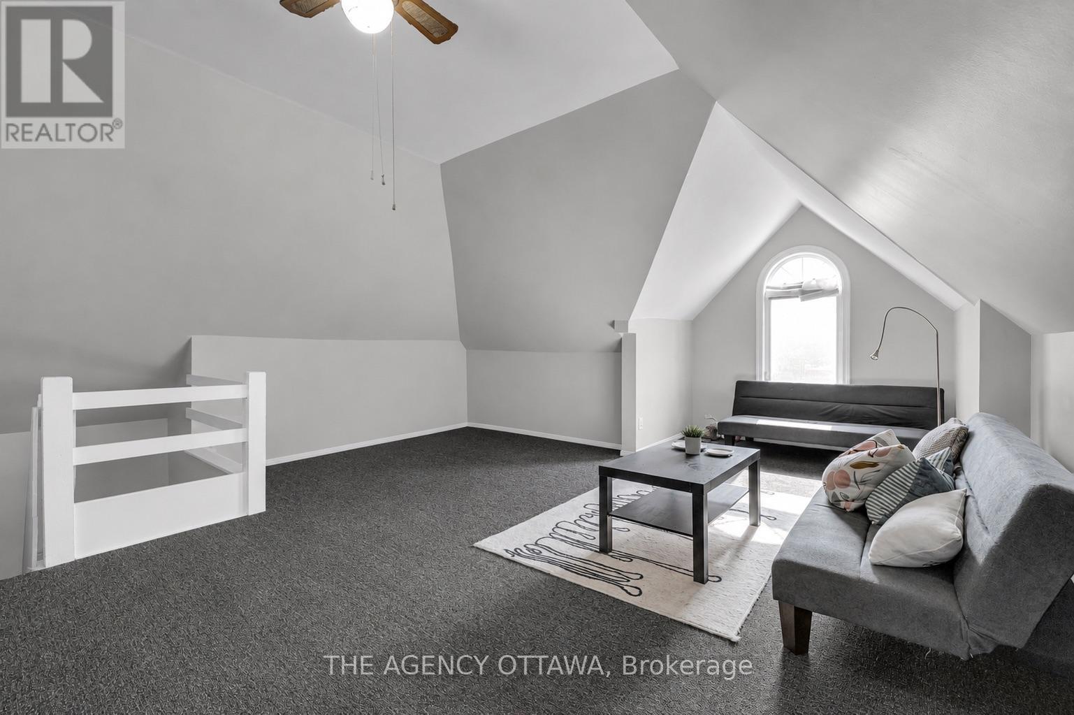 Third Floor Loft - 57 Lees Avenue, Ottawa, ON - Indoor
