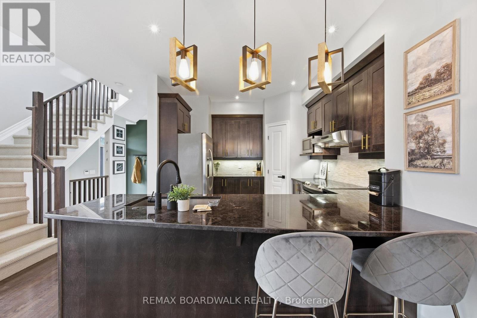 375 Cooks Mill Crescent, Ottawa, ON - Indoor Photo Showing Other Room