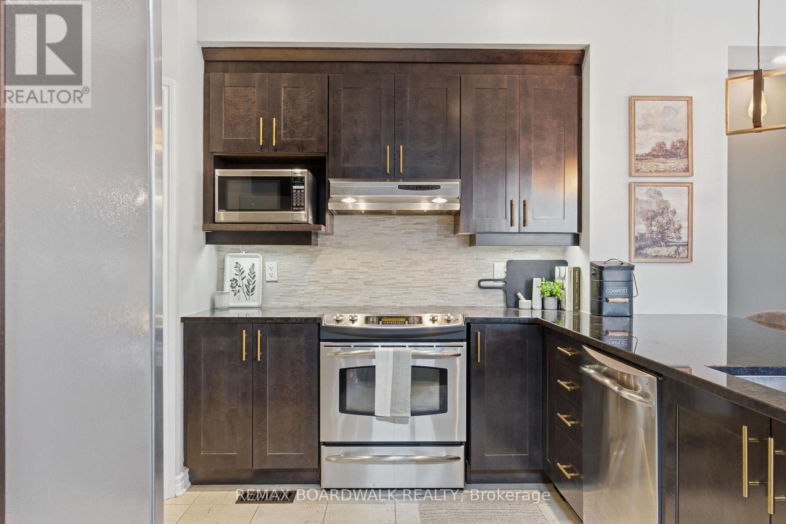 375 Cooks Mill Crescent, Ottawa, ON - Indoor Photo Showing Kitchen With Upgraded Kitchen