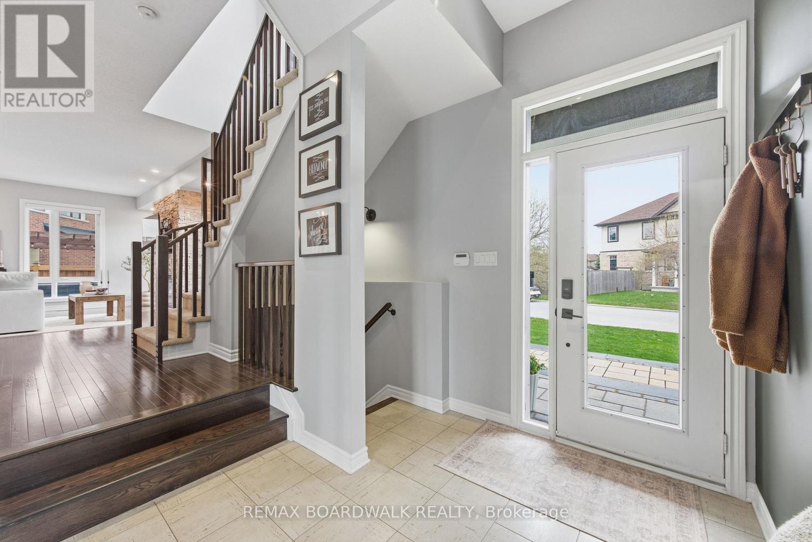 375 Cooks Mill Crescent, Ottawa, ON - Indoor Photo Showing Other Room