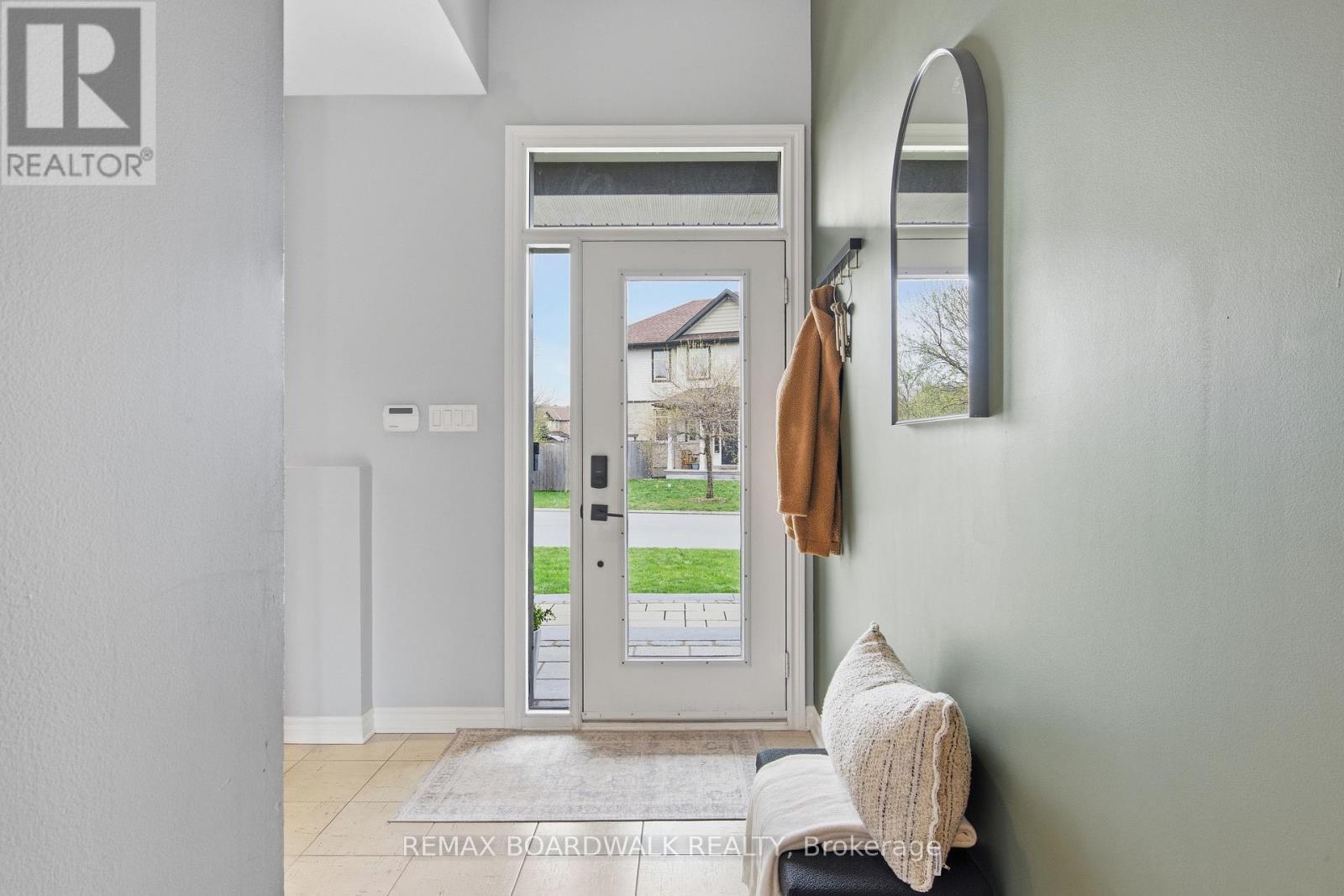 375 Cooks Mill Crescent, Ottawa, ON - Indoor Photo Showing Other Room