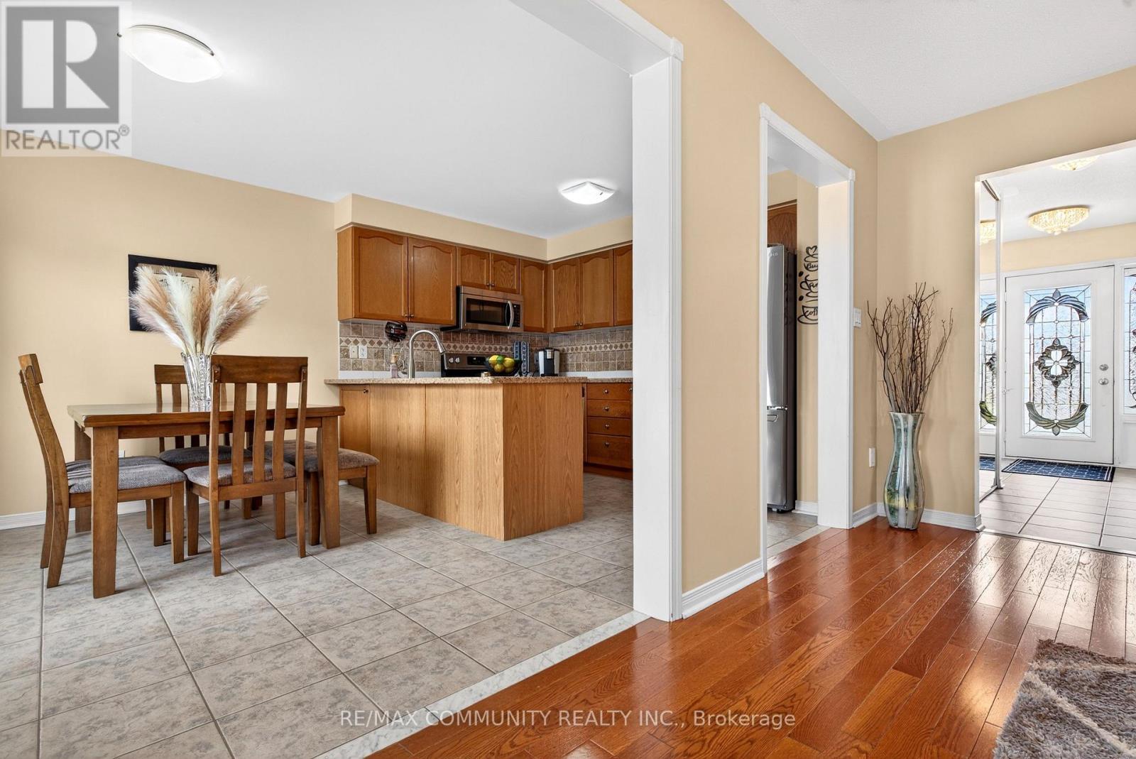 1210 Meath Drive, Oshawa, ON - Indoor Photo Showing Kitchen With Stainless Steel Kitchen